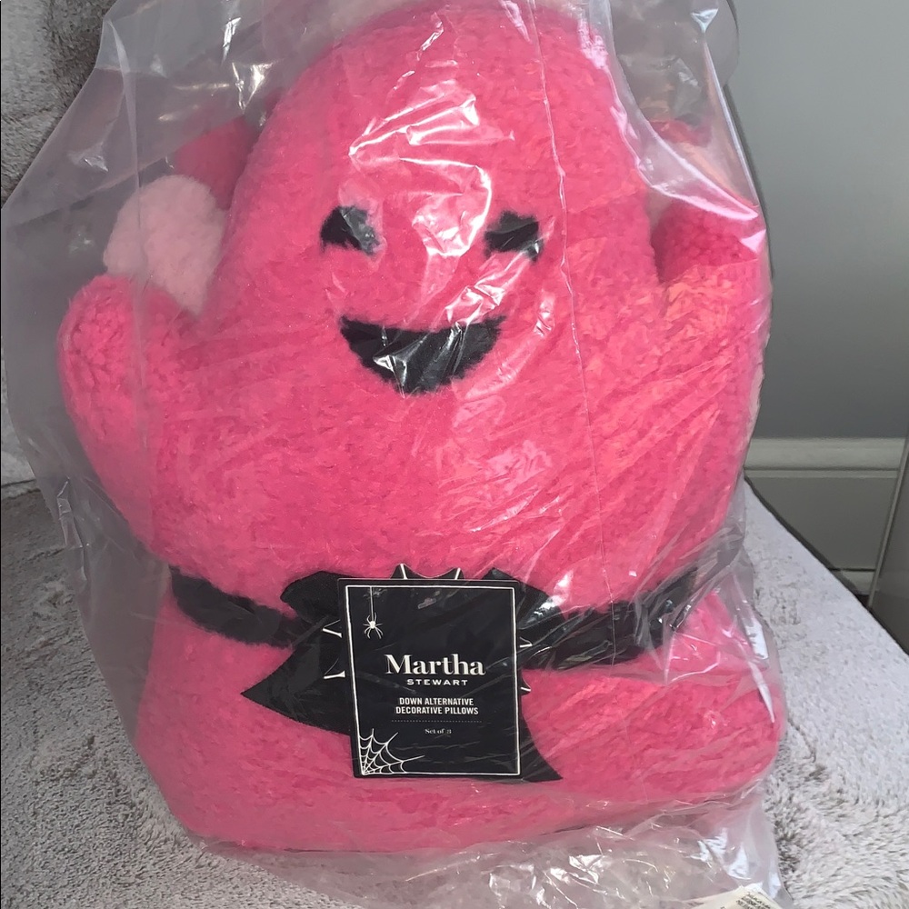 🆕- Martha Stewart Playful Pink Ghost Decorative Pillows 3 Pack